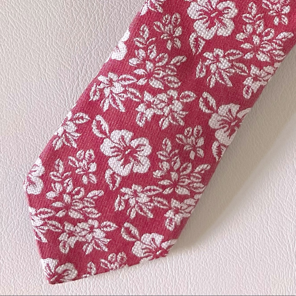 Roundtree & York Trademark Slim Floral Red Tie